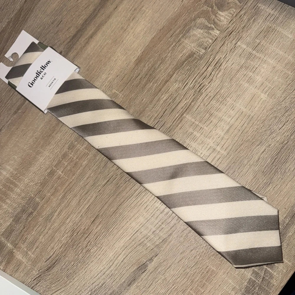 NWT Goodfellow & Co Solid Satin Neck Tie‎ – Taupe Stripe – 58